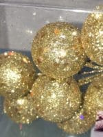 Decoratieve gouden kerstballetjes