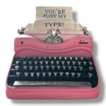 Roze typemachine beeld  “You’re just my type!” - Afbeelding 2