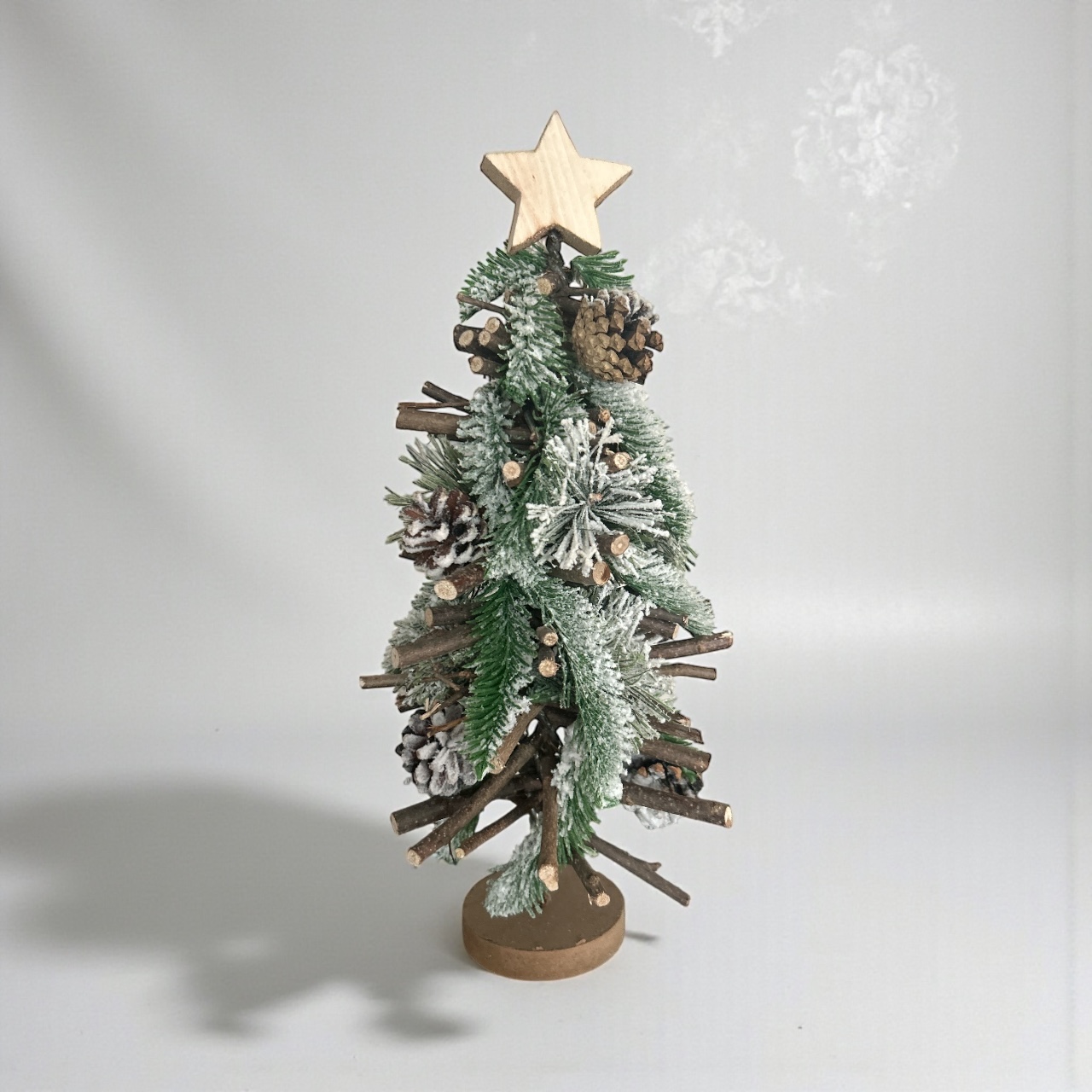 kerstboom 4 Decoratieve houten kerstboom met sneeuwlook en ster - Afbeelding 1